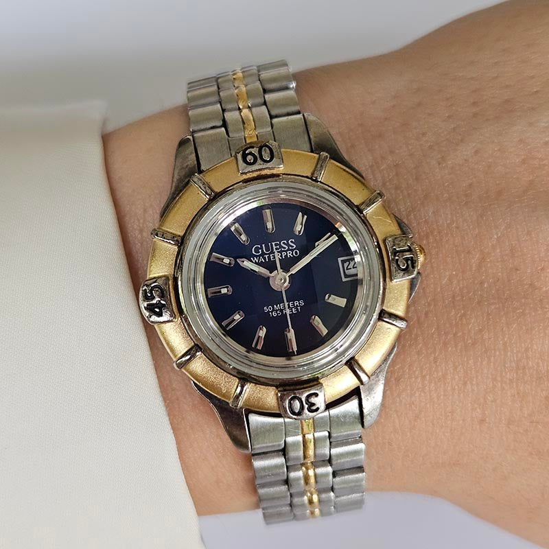 a vintage Guess Waterpro watch Vintage GUESS WATERPRO 5-BAR Quartz Men main image 2