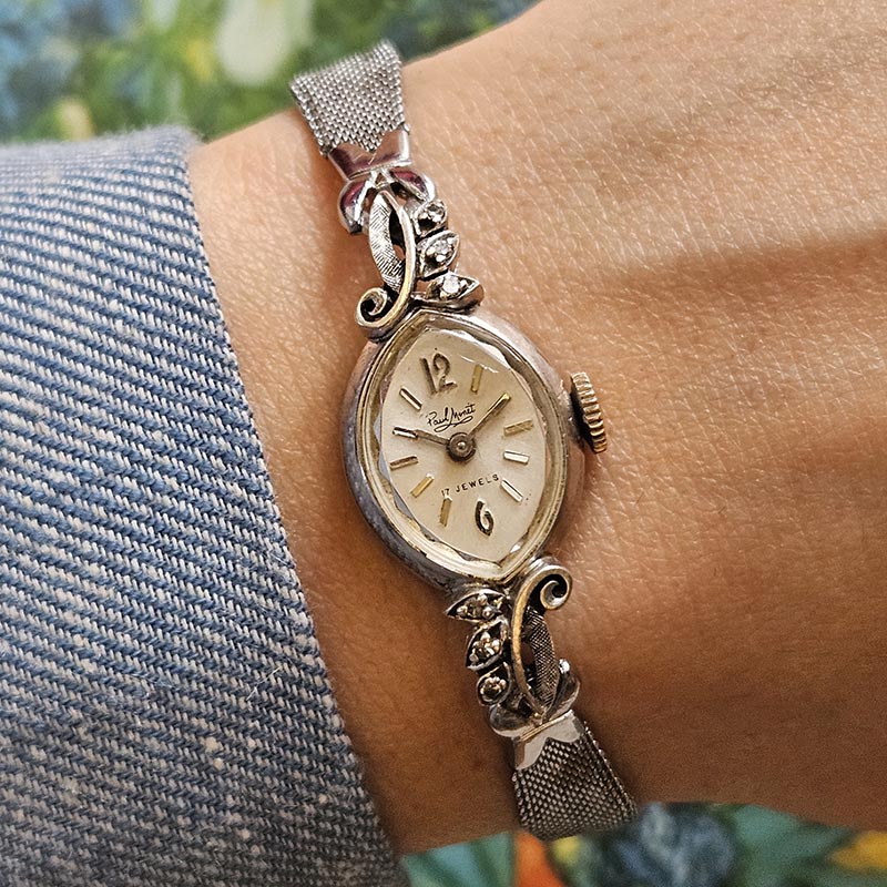大理石台座付きハンドクリップ　淑女の手　シルバー&ホワイト　フランスアンティーク Vintage Silver-tone Paul Monet Watch | Tiny Oval-Dial 17 Jewels