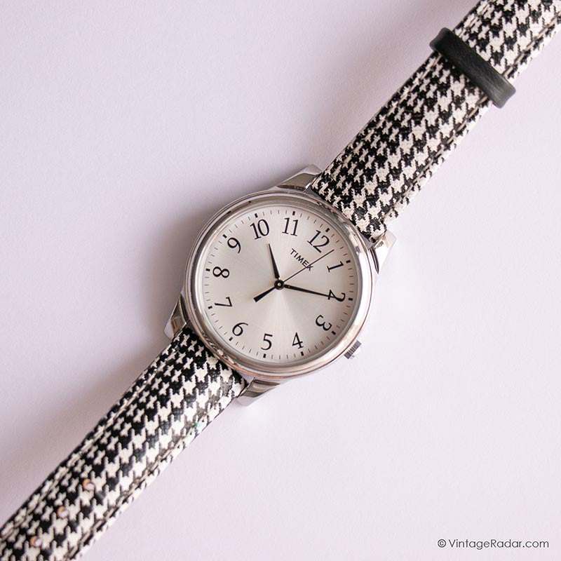 Vintage Timex Silver Tone Petite Bracelet Watch Classic Retro Minimal Vintage Silver-tone Timex Quartz Watch | Retro Minimalist  main image 4