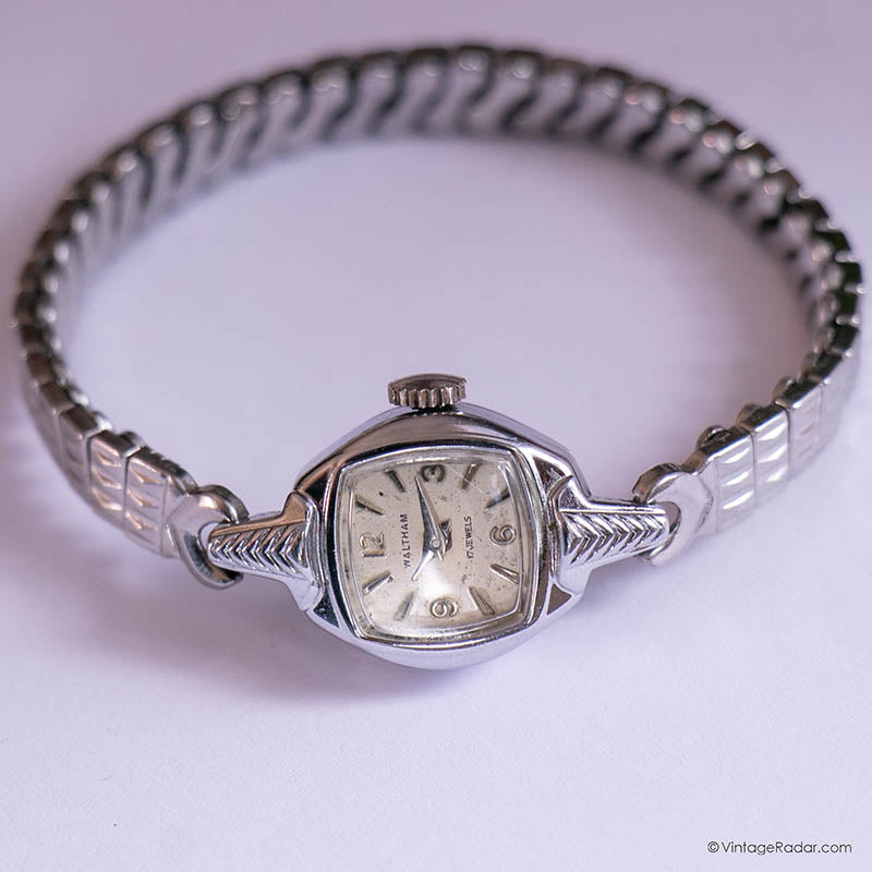 Vintage Waltham 17 Jewels Ladies display picture 1