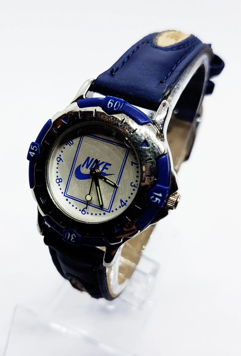 succes Stiptheid mooi zo Silver And Blue Vintage Nike Watch | Quartz Watches For Men – Vintage Radar