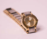 Vintage à deux tons élégants Timex montre pour les femmes avec une fermoir réglable