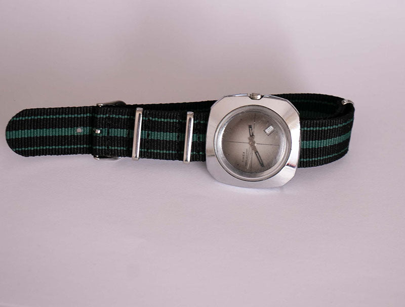 Reloj TIMEX 555 R6 Clásico Digital Indiglo 33 mm Tono Plateado Necesita  Batería