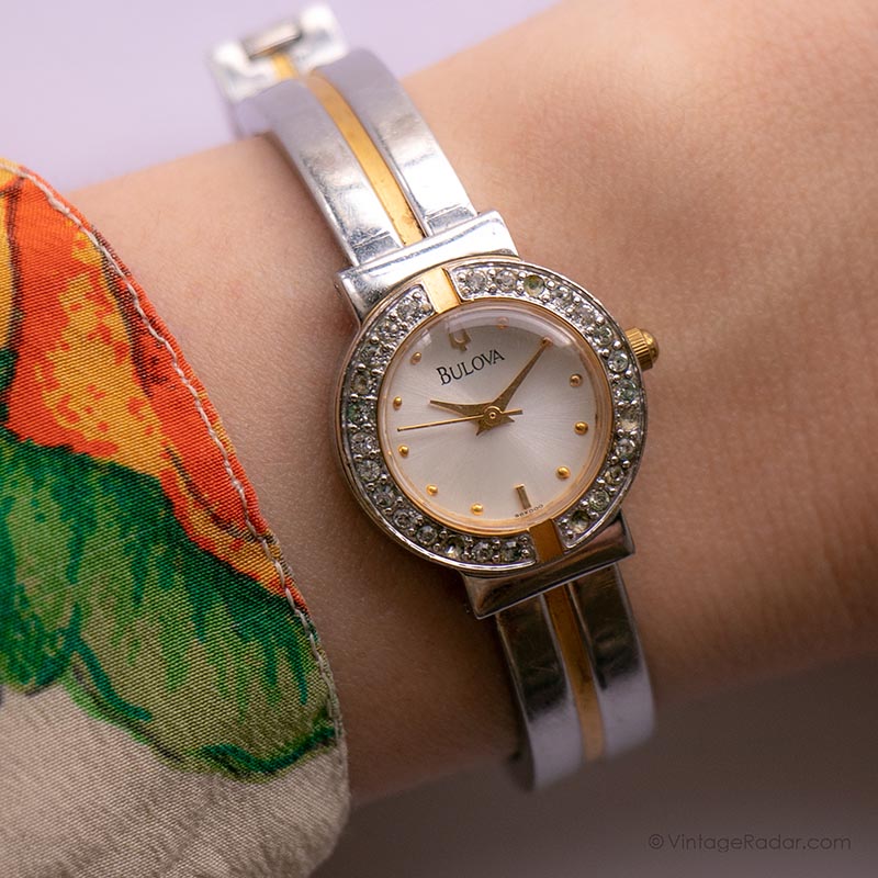 Vintage Tiny Bulova Dress Watch | Occasion Watch for Women  display picture 2