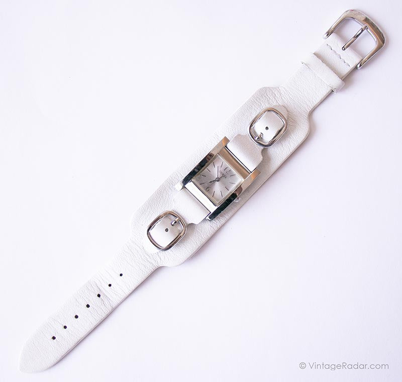 Guess Collection Elegant White Leather Watch with Silver Accents Vintage GUESS Ladies White Silver Tone Analog Watch - GW0837L1  main image 4