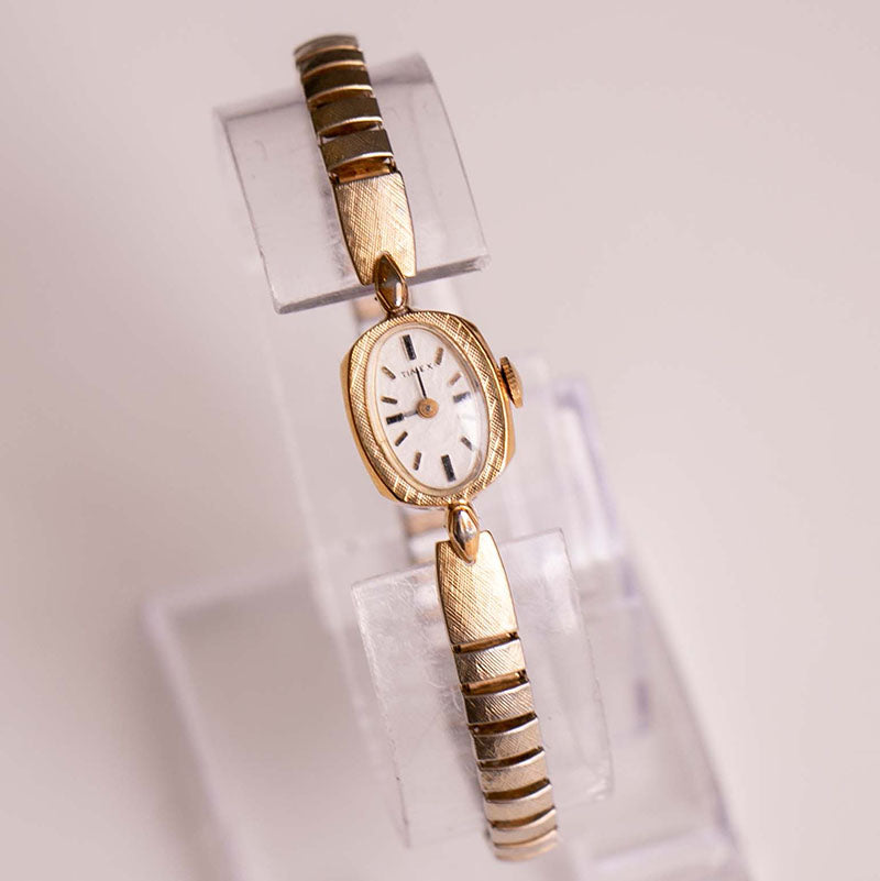 Vintage Timex ladies round gold tone mechanical winding watch Vintage Timex 17 Jewels Ladies Gold Tone Mechanical Wind Up  main image 3