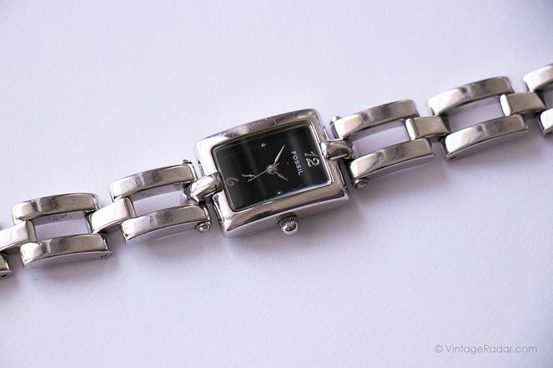 Minimalist Black-dial Fossil Watch for Women | Vintage  display picture 1