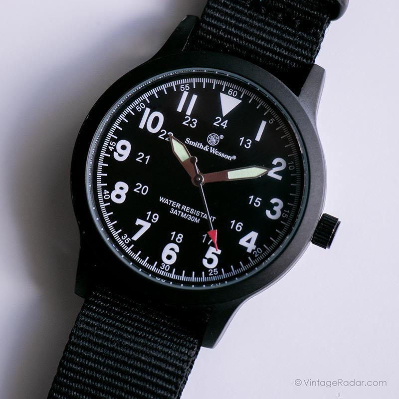 Montre tactique Trooper SMITH-&-WESSON noir et blanc - Conditions Extremes Montre tactique Trooper SMITH-&-WESSON noir et blanc - Conditions Extremes