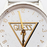 أزياء الرجعية Guess ساعة بقرص أبيض لقطع الغيار والإصلاح - لا تعمل
