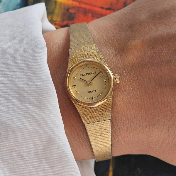 Tono de oro vintage Caravelle Bulova reloj | Pequeño vestido reloj para damas