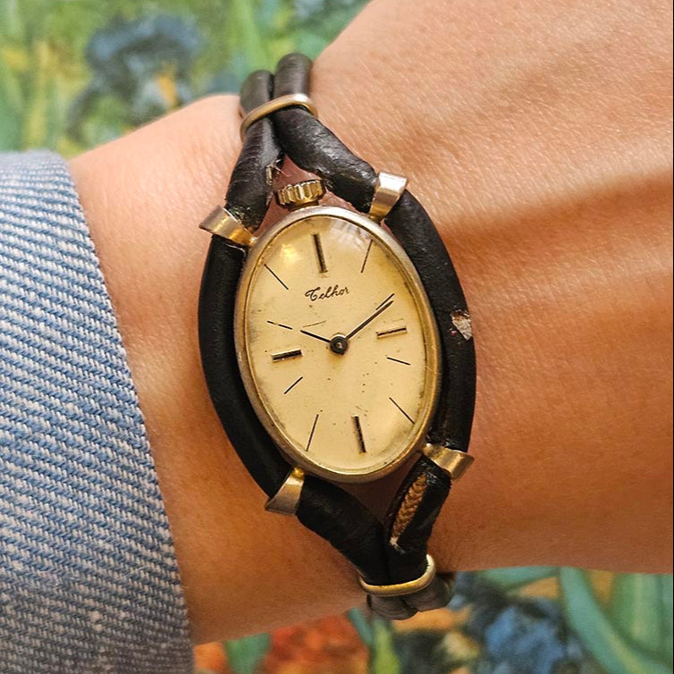 Minuscule vintage celhor femmes montre avec cadran en forme ovale