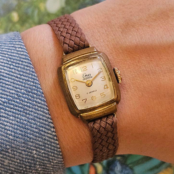 Pequeña vintage emes femenina reloj 1970 de la pulsera mecánica
