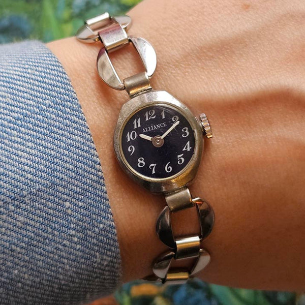 Orologio d'alleanza con tono d'argento vintage per donne con