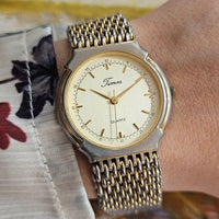 Classic Vintage Times Quartz Watch Unisex with Champagne Dial
