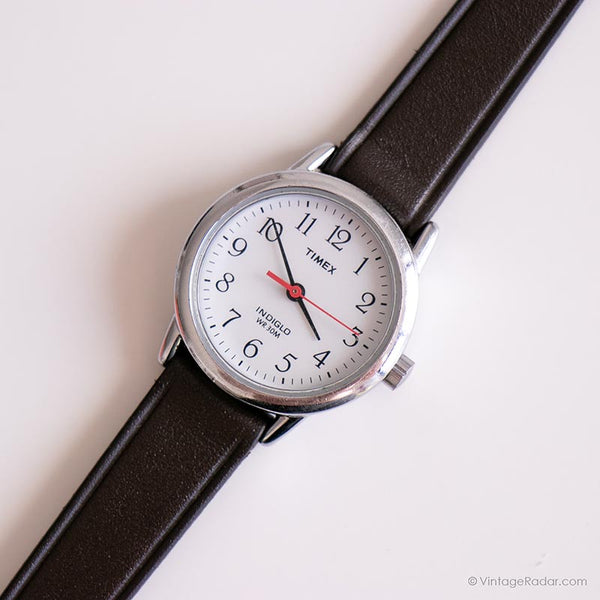 كلاسيكي Timex مشاهدة المكتب للنساء | ساعة الفضة ذات النغمة الفضية بأسعار معقولة
