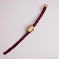 Ovale élégant vintage montre par Timex | Horaire de mode pour femmes