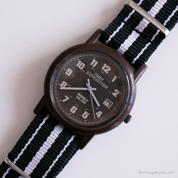 Brun vintage Timex expédition montre | Date de numérotation noire décontractée montre