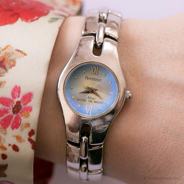 Cadran bleu vintage Armitron montre | Bracelet à tons d'argent montre pour elle