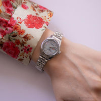 Madre vintage de dial de perlas reloj por Armitron | Fecha reloj para mujeres