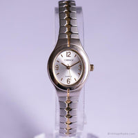 Chariot ovale vintage par Timex montre | Acier inoxydable bicolore montre