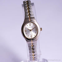 Chariot ovale vintage par Timex montre | Acier inoxydable bicolore montre