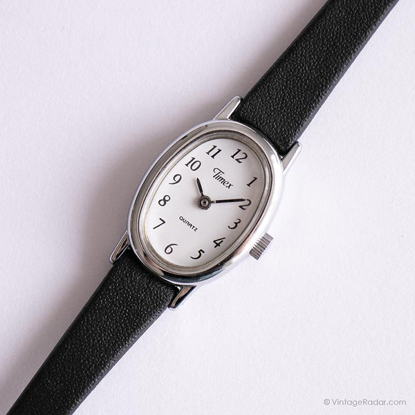 Óvalo vintage Timex Cuarzo reloj | Dial en blanco y negro reloj para ella