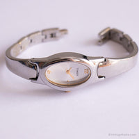 Bracelet de mode vintage montre par Timex | Cadran ovale élégant montre