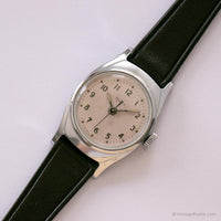 Tono d'argento vintage Timex Orologio meccanico per donne con cinturino marrone