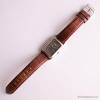 Rectangular de tono plateado vintage Timex reloj para mujeres con correa marrón