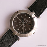 Vintage Black-Dial Timex Damen Uhr mit schwarzem Lederband