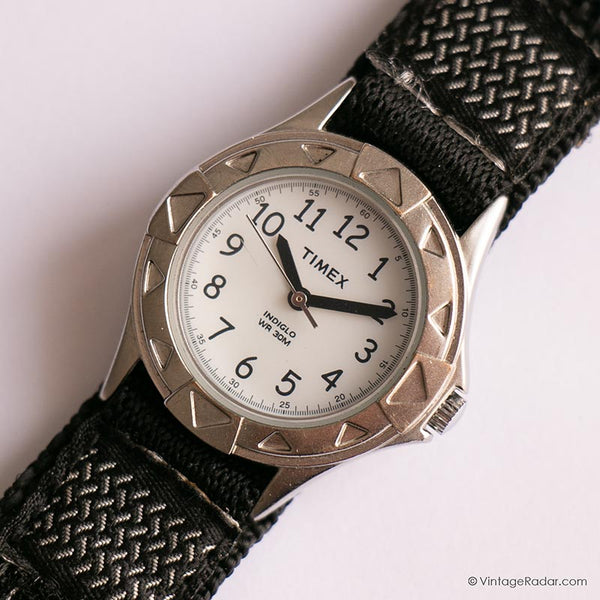خمر صغير Timex ساعة رياضية للنساء بحزام فيلكرو أسود