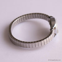 Minuscule ovale Timex Q montre Pour les femmes | Sily-tone vintage montre pour elle