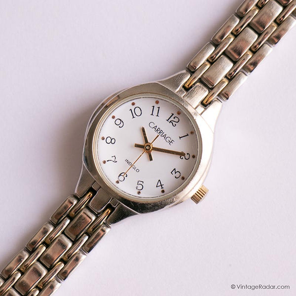 Carruaje de tono plateado vintage reloj para mujeres con brazalete de tono plateado