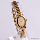 Óvalo de tono de oro vintage Timex reloj para mujeres con brazalete de tono de oro