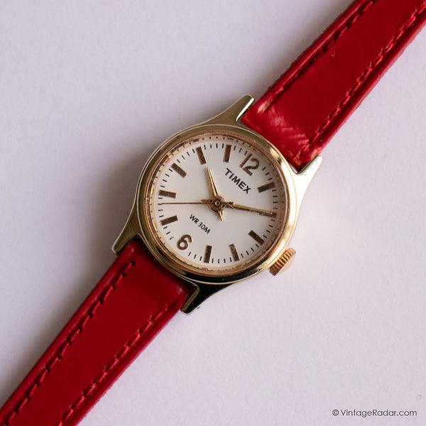 Piccolo tono d'oro vintage Timex Guarda per donne con cinturino in pelle rossa