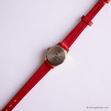 Minuscule ton or vintage Timex montre Pour les femmes avec une sangle en cuir rouge