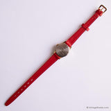 Pequeño tono de oro vintage Timex reloj para mujeres con correa de cuero rojo
