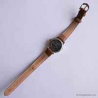 كلاسيكي Timex ساعة إنديجلو كوارتز لها | نغمة ذهبية Timex ساعة فستان