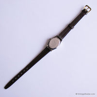 Vintage Sharp Quartz Uhr für Frauen | Winziger ovaler Silberton Uhr