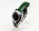 Schwarzes Zifferblatt Timex Mechanische Armbanduhr | Kleiner 25 -mm -Jahrgang Timex Uhr