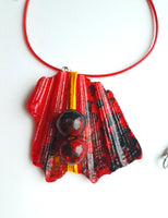 Red Handmade Necklace | Handpainted on Seashells - Vintage Radar