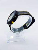 Relojes suizos geométricos de hipster negro y amarillo para hombres y mujeres