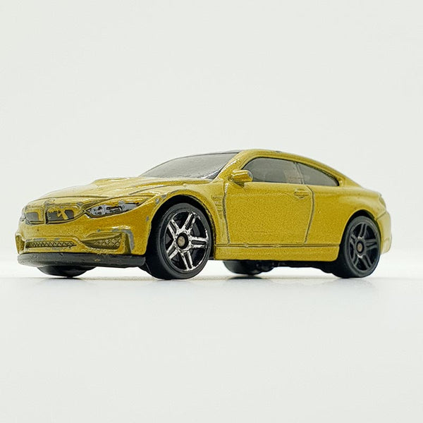 Vintage 2014 Yellow BMW M4 Hot Wheels Auto | BMW M Spielzeugauto