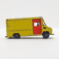 Vintage 1960 Commer amarillo 'Walk-thru' Van Husky Car Toy |
