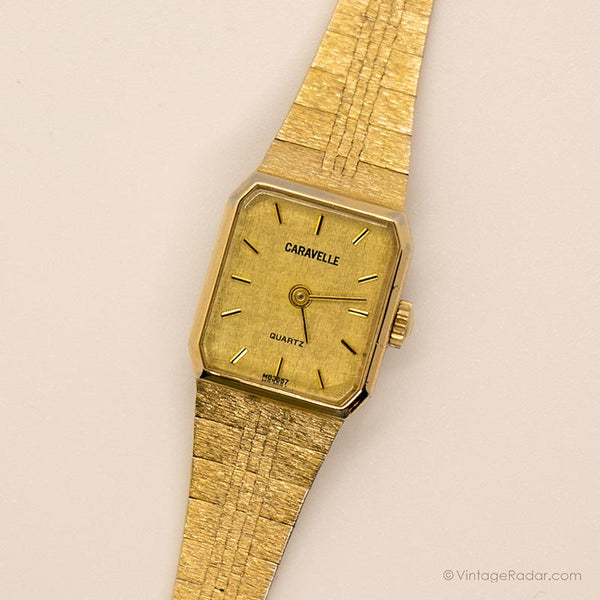Tono de oro vintage pequeño reloj para damas | Caravelle por Bulova reloj
