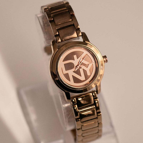 وارتفع الذهب DKNY ساعة الكوارتز للنساء | ساعة مصممة خمر