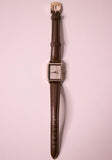 Les dames rectangulaires des années 1990 Timex BA Cell 66 T Quartz montre