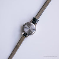 Tiny chariot vintage montre par Timex | Bureau de tons d'argent montre