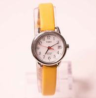 Pequeño tono plateado Timex Indiglo reloj para mujeres | Correa de cuero amarillo
