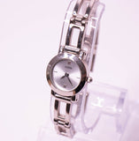Diminuto Guess Mujer de plata reloj con brazalete de acero inoxidable vintage